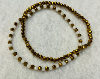 Ensemble de bracelets en or et perles de verre