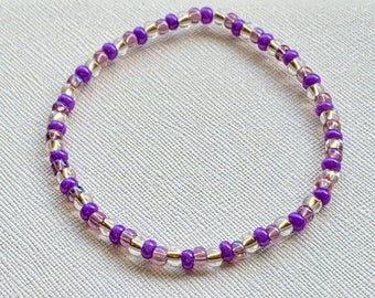 Bracelet fait main en perles de rocaille violettes | Détails dorés, élastique