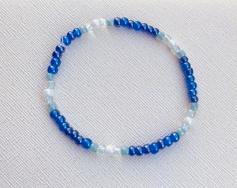 Bracelet élastique en perles de rocaille bleues et blanches | Inspiré par Bo Burnham