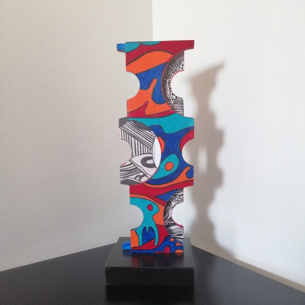 Sculpture, statue, bois, retro, moderne, contemporain, abstrait, géométrique, cubiste, cubisme, noir, rouge, bleu, motif