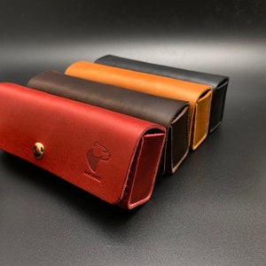 Brillenetui / Brillenbox/ Hülle / Etui / Leather glasses case echt Leder , Handgemacht Farbe nach Auswahl Initialen Prägung nach Wunsch Bild 5