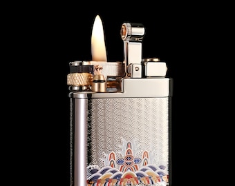 Encendedor vintage de rodillo lateral: latón resistente con diseño de olas japonesas
