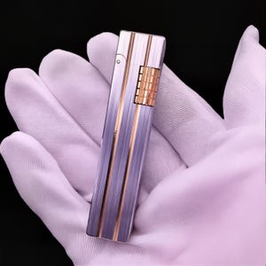 Encendedor portátil de lápiz labial en miniatura con ruedas laterales