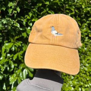 Gorra vintage bordada con paloma