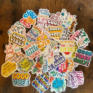 Lot de 50 Stickers autocollants thème citations, quotes, good vibes, bullet journal inspirational and positive quotes imagem 6