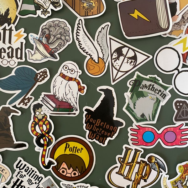 Lot 50 Stickers Harry P - Sorcier - Poudlard - Voldemort - Baguette magique - Quidditch - Mangemorts - Horcruxes - Professeurs- Sortilèges