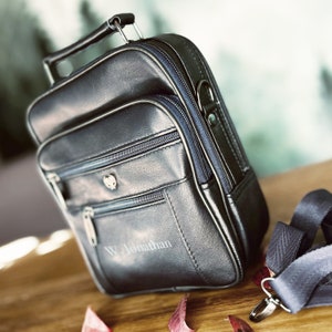 Sac bandoulière en cuir personnalisé pour homme gratuit - sac messager bleu marine gravé - cadeau sac en cuir pour homme - cadeau fait main en cuir véritable