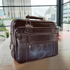 Sac homme en cuir marron PERSONNALISÉ, sac bandoulière personnalisé, sac à bandoulière gravé, sac messager, grande serviette pour homme, cadeau petit ami