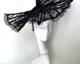 Cassandra - Lace Sculptured Headpiece