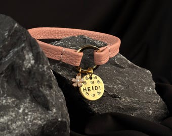 Echt leren huishalsband met naamplaatje. Gepersonaliseerde halsband voor honden