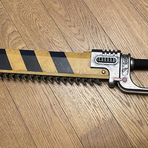 40k Chainsword | Life Size Cosplay