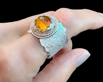 Baltic Amber Wide Band Ring, Botanical bezel, Gold trim detail, Ruffled edge Big Ring, Silver dust textured band, Gift for Her, Size 8.75-9