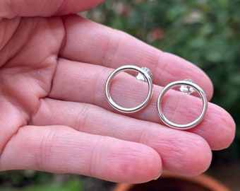 Infinity earrings, Open circle Earrings, Minimalist earrings, Shiny Silver earrings, Everyday post earrings, Gift for Her