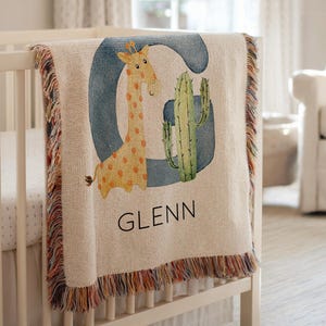 Manta personalizada con nombre y letra de animal de safari, manta personalizada para bebé recién nacido con nombre e inicial, guardería infantil en la jungla, manta de safari para bebé con nombre