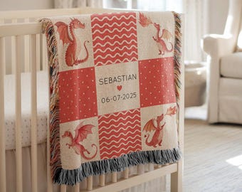 Personlig röd drake-filt, anpassad filt med namn och fantasivarelsetryck, mysig magisk barnsängkläder, söt mytisk babyshowerpresent
