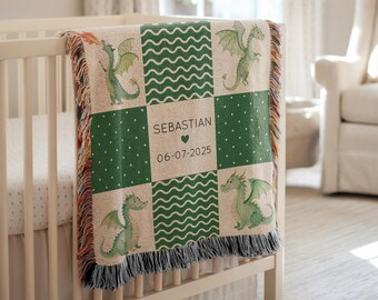 Manta de bebé personalizada con diseño de dragón verde, con nombre personalizado y estampado de criatura fantástica, ropa de cama acogedora y mágica para guardería, regalo mítico para baby shower.