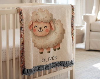 Manta de oveja personalizada para bebé, con estampado de animales de granja y nombre personalizado, acogedora ropa de cama para bebé en tonos pastel, bonito regalo de cordero para baby shower.