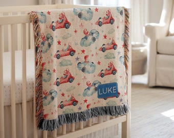 Coperta per neonati personalizzata con auto da corsa rossa, coperta con stampa personalizzata con nome da corsa, biancheria da letto accogliente per la cameretta dei bambini, regalo per baby shower per amanti della velocità