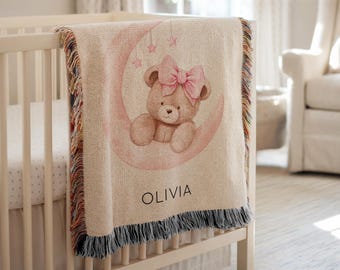 Manta de bebé personalizada con osito de peluche y luna, con nombre personalizado y lazo rosa para niña, bonita decoración de guardería con estrellas, manta suave de osito para bebé.