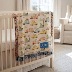 Couverture personnalisée pour bébé Voitures de ville, Jeté personnalisé jaune bleu rouge avec impression de véhicule, Literie de transport confortable pour chambre d&#39;enfant, Cadeau de voyage pour bébé