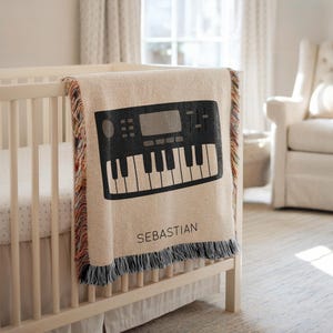 Personalisierte Tastatur Baby Decke, Name Musikinstrument Kinderzimmer Werfen, Musik-Liebhaber-Babypartygeschenk, Pianist Kinderzimmer Dekor
