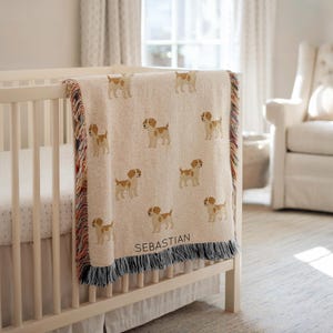 Personalisierte Bretagne Spaniel Hund Babydecke, Name Hunderasse Kinderzimmer Überwurf, Babypartygeschenk, Bretagne Liebhaber Kinderzimmer Dekor
