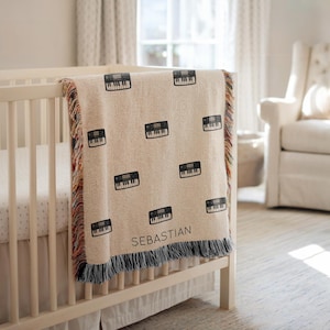 Personalisierte Tastatur Baby Decke, Name Musikinstrument Kinderzimmer Werfen, Musik-Liebhaber-Babypartygeschenk, Pianist Kinderzimmer Dekor