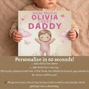 Peut inclure: Un livre personnalis&eacute; pour enfants intitul&eacute; &laquo; How Much Olivia Loves Daddy &raquo;. La couverture pr&eacute;sente une illustration de b&eacute;b&eacute; en rose, entour&eacute;e de c&oelig;urs et de nuages roses. Le livre est tenu par un b&eacute;b&eacute;.