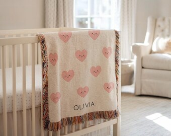 Couverture personnalisée coeurs roses pour bébé, jeté coeur personnalisé pour fille, décoration de chambre de bébé coeur souriant, cadeau baby shower pour fille