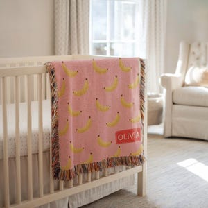 Couverture personnalisée banane pour bébé, jeté prénom fruit rose pour filles, couverture personnalisée sur le thème de la banane, cadeau de baby shower fruits rigolote
