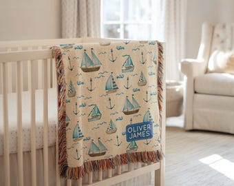 Manta de bebé personalizada con diseño de velero, manta náutica para cuna con nombre personalizado y anclas, regalo para guardería con temática de océano azul, recuerdo para baby shower.