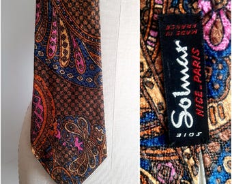 Cravate en soie multicolore vintage des années 70, cravate à imprimé cachemire, par Solmar Paris