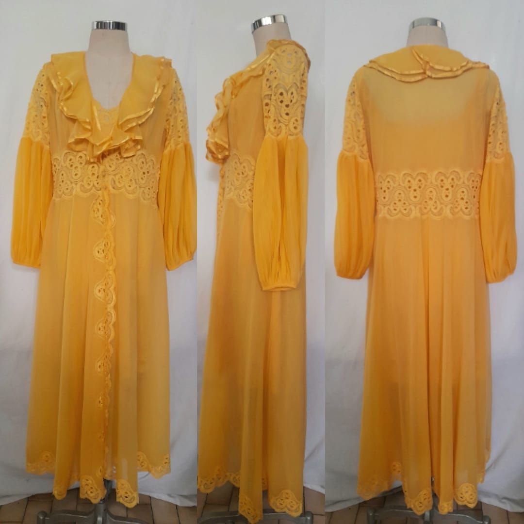 Mustard Yellow Robe Vintage 70's Vibrant Mustard Yellow Nylon and Lace Peignoir/robe and ...