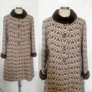 Vintage Stylish 60&#39;s Mod Brown and Beige Wavy Pattern Coat, with Brown Fur Collar and Cuffs