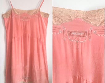 Vestido lencero de seda antiguo de los años 20, camisón, con bordados florales, lencería art déco, lencería francesa.