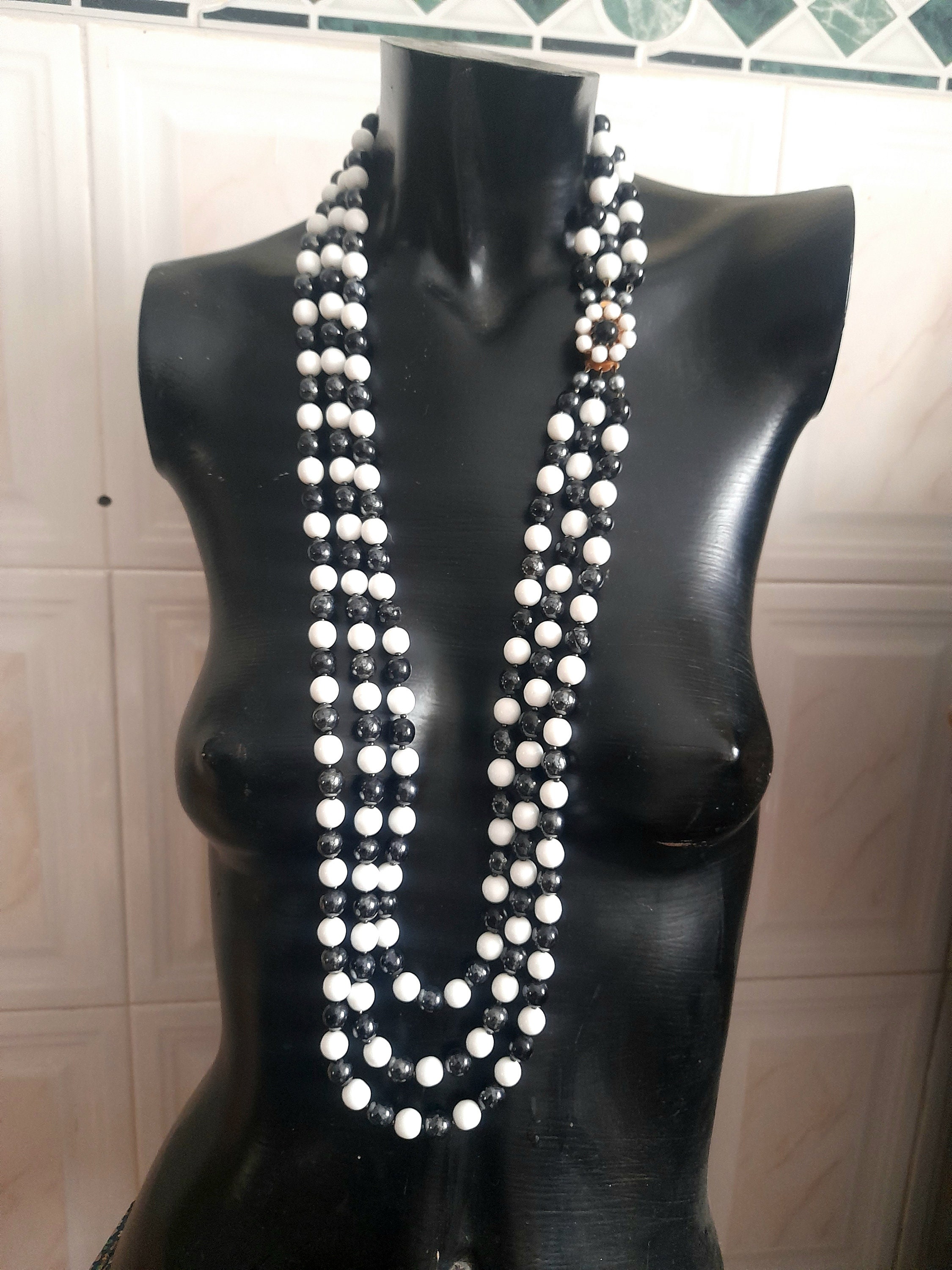 Collier Vintage Multi-rangs Perles Verre Noir Et Résine Blanche - Bijou Fantaisie Occasion