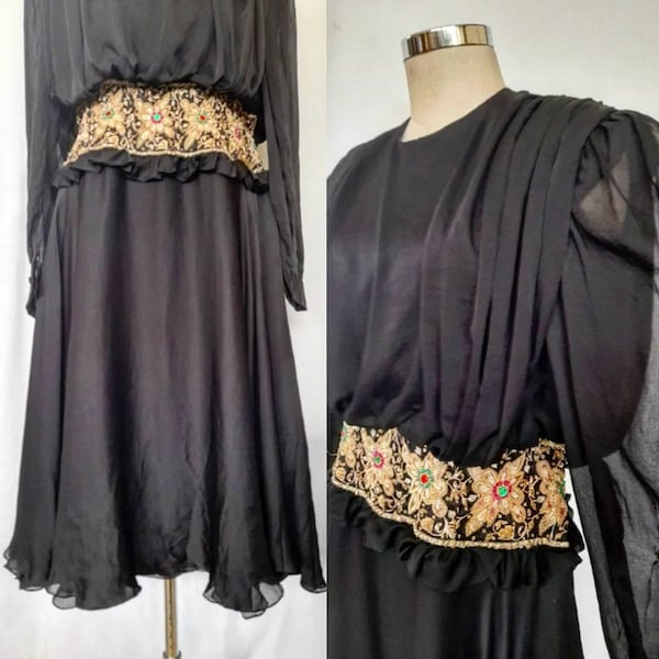 Robe de cocktail en soie Blanes vintage des années 40 avec ceinture brodée d’or exquise