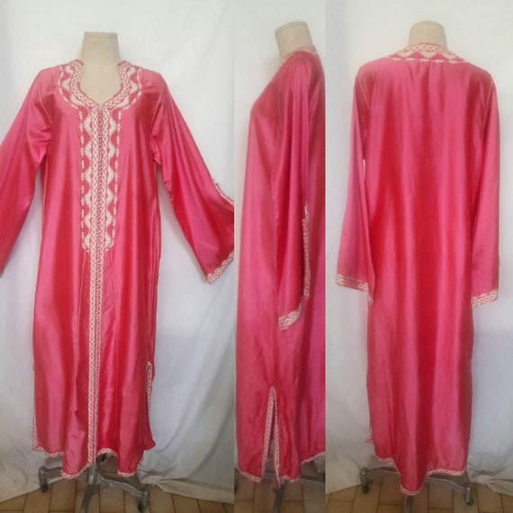 Vintage 60s 70s  Shock Pink Kaftan with Thread Em… - image 3