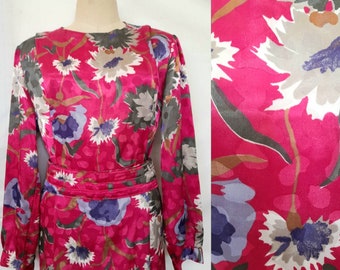 Vestido vintage de los años 80 con estampado floral jacquard rosa fucsia, hecho a medida.