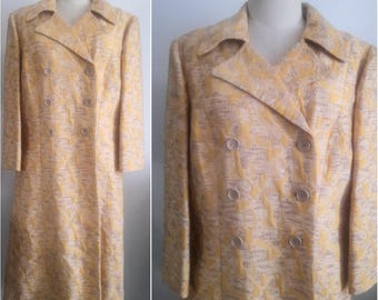 Precioso abrigo vintage de brocado cruzado de los años 60 y 70.