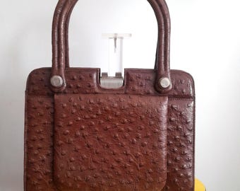 Bolso de mano vintage de piel de avestruz marrón, años 50 y 60, en perfecto estado, estilo atemporal.