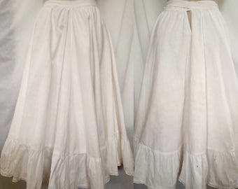 Antiker Leinen-Petticoat aus dem frühen 20. Jahrhundert mit Rüschensaum und Spitzenbesatz, Unterwäsche, antike Dessous