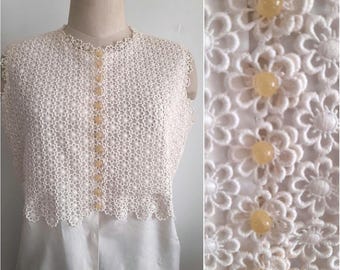 Vintage 70's White Floral Lace Boxy Blouse with Spherical Small Buttons, Guipure Lace, Romantic