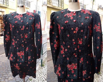 Elegante traje de falda vintage Louis Féraud, mezcla de seda y botones cabujón, traje de diseñador