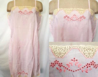 Vestido lencero antiguo de los años 20, camisón, con bordados calados e inserciones de encaje, lencería art déco, lencería vintage.
