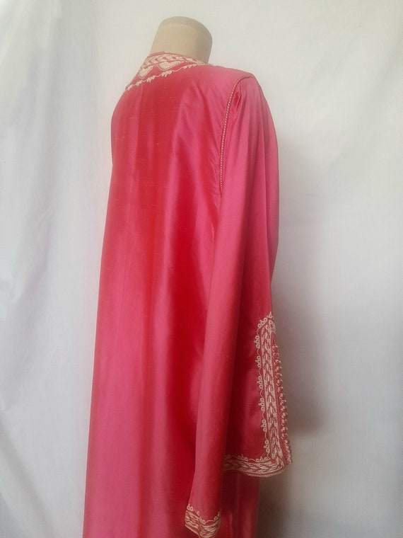 Vintage 60s 70s  Shock Pink Kaftan with Thread Em… - image 8