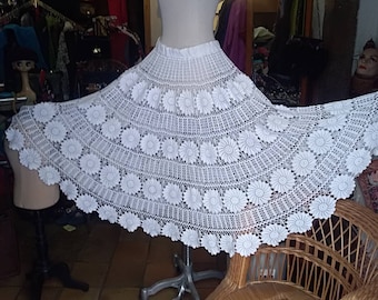 Linda saia completa de renda de crochê requintada artesanal reciclada reconstruída bohochic