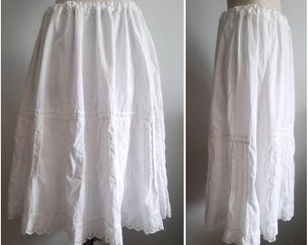 Enagua de lino vintage de la década de 1920: ribete Broderie Anglaise, cintura ajustable