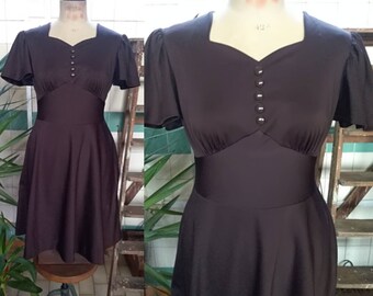 Sukienka vintage z lat 70., brązowa, sięgająca do kolan, boho, z bufiastymi rękawami