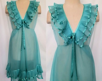 Hermoso camisón semitransparente verde azulado de los años 50, vestido con volantes plisados, lencería pin-up